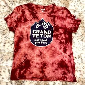 Tailgate Red Tie Dye Grand Teton National Park Short Sleeve Stretch Shirt Size M